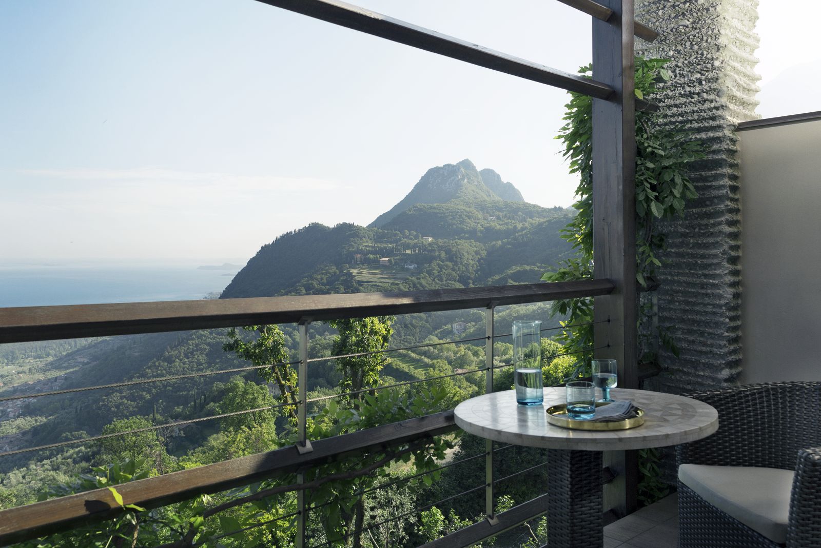 Vista sul Lago dal balcone della Deluxe Junior Suite di Lefay Resort & SPA Lago di Garda